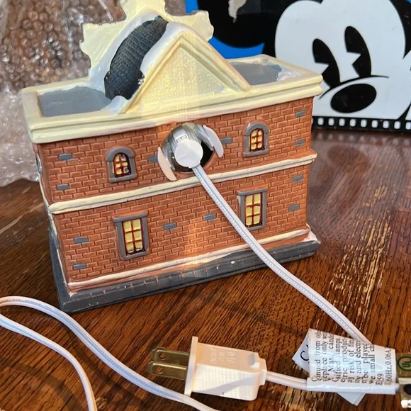 Fire House and Fire Department ceramic house - Picture 2 of 4